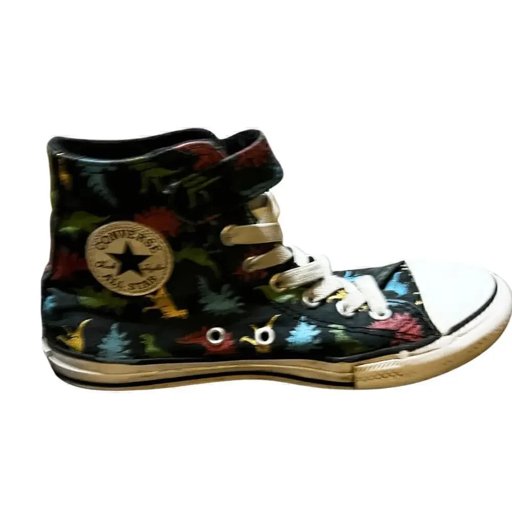 CONVERSE Kids Black hi top dinosaur lace and rip top closure. Pre owned size 3